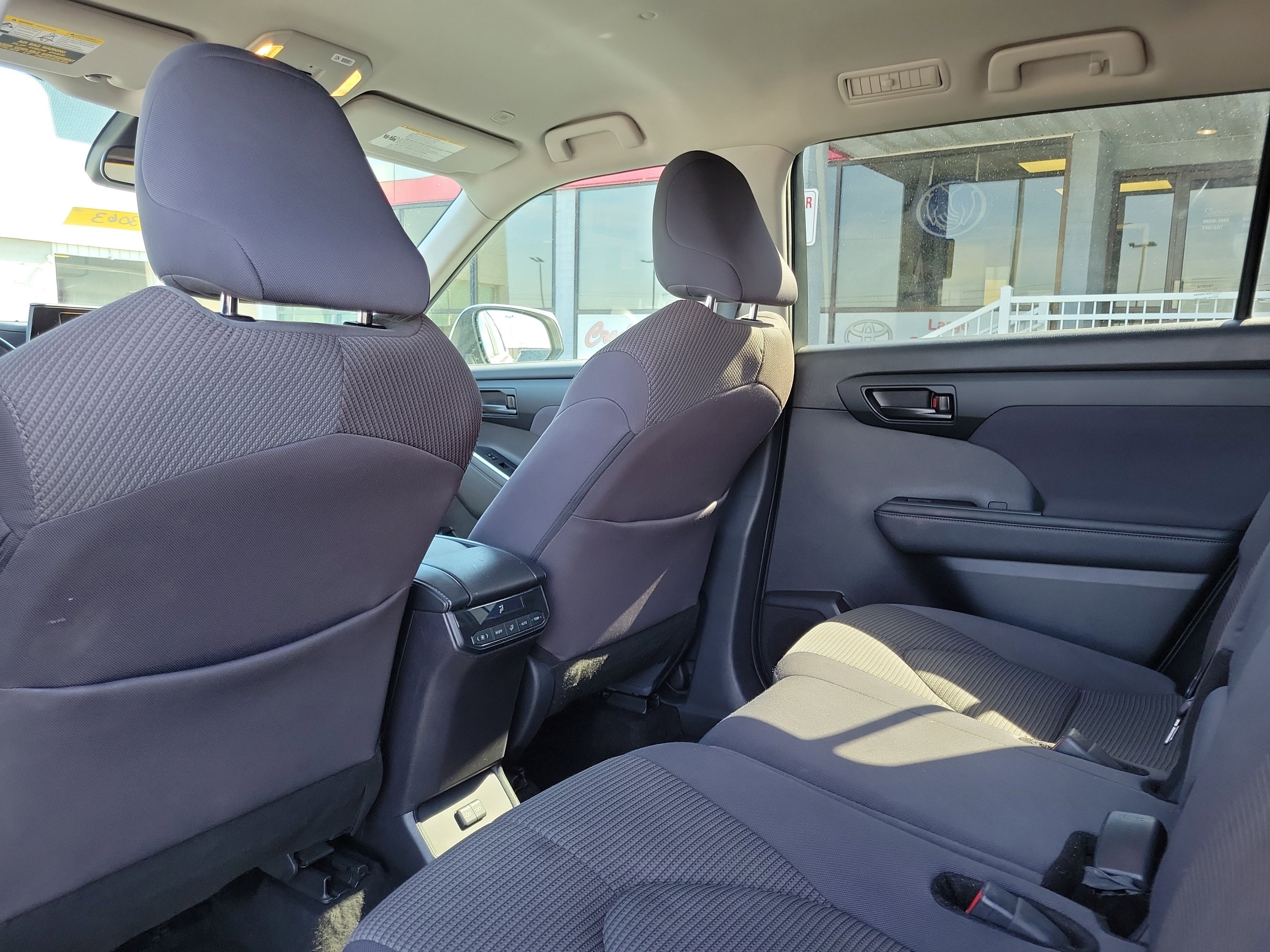 2024 Toyota Highlander LE - Photo 14