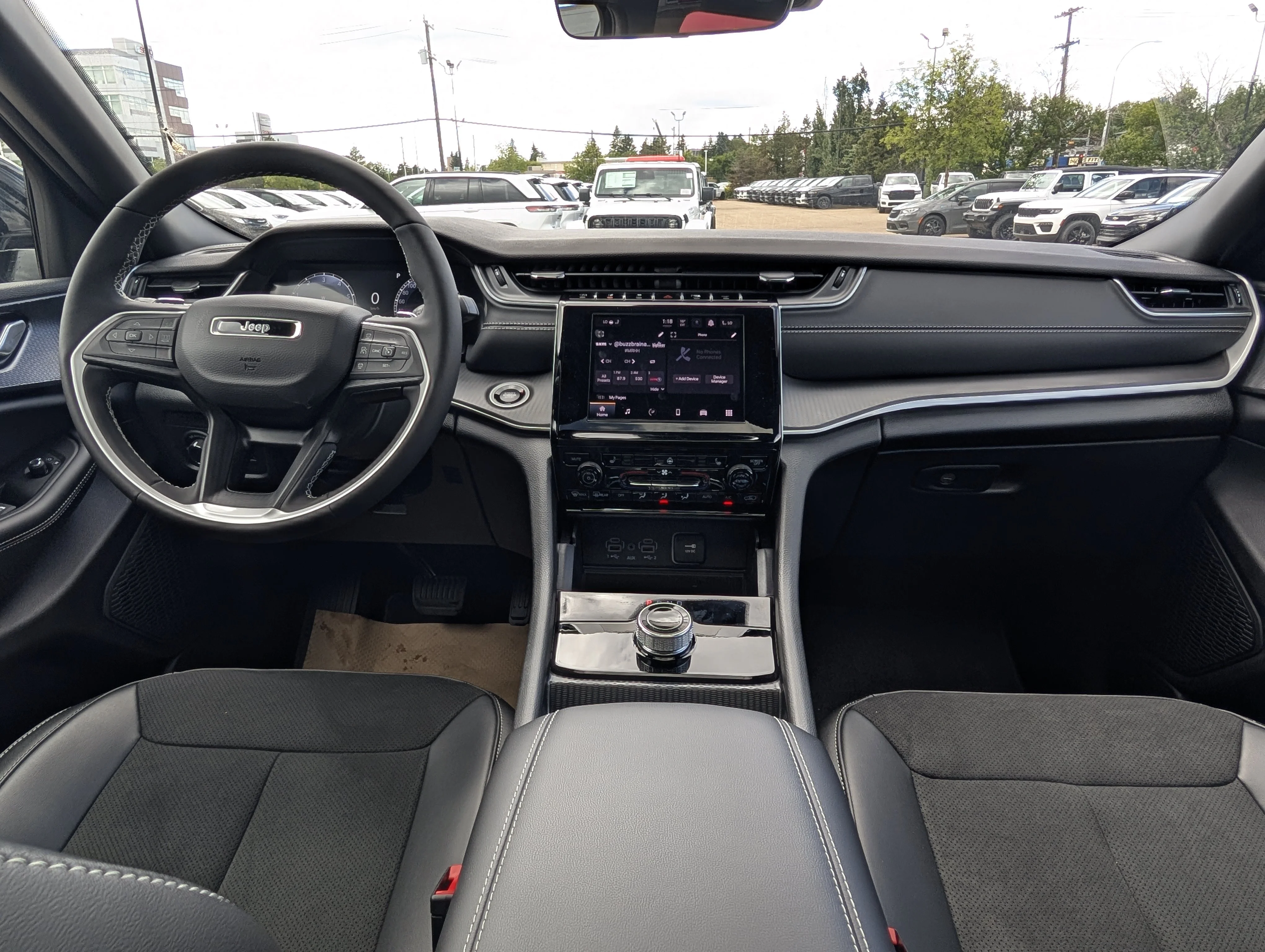 New 2025 Diamond Black Crystal Pearl Jeep Altitude image 24