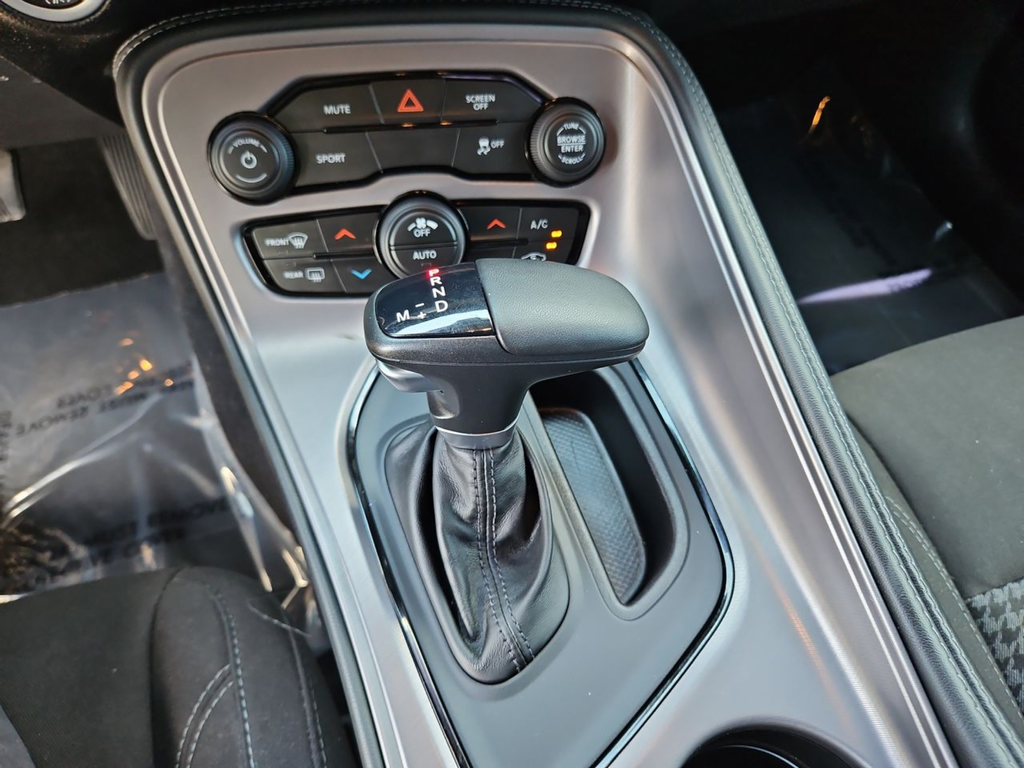 Used 2023 Black Dodge SXT image 32