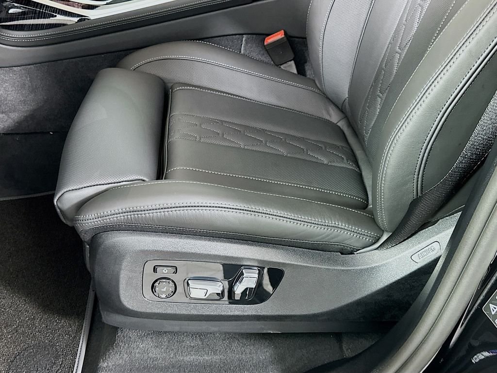 New 2027 Black Sapphire Metallic BMW M60i image 21
