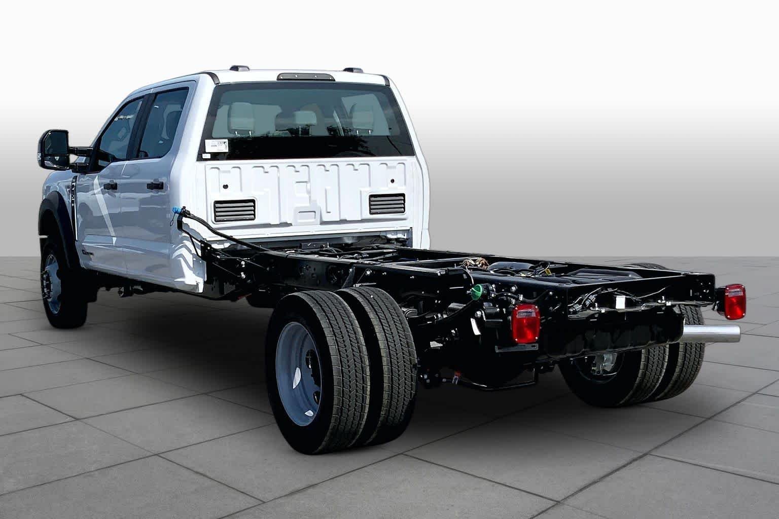New 2026 Oxford White Ford F-550® XL image 9