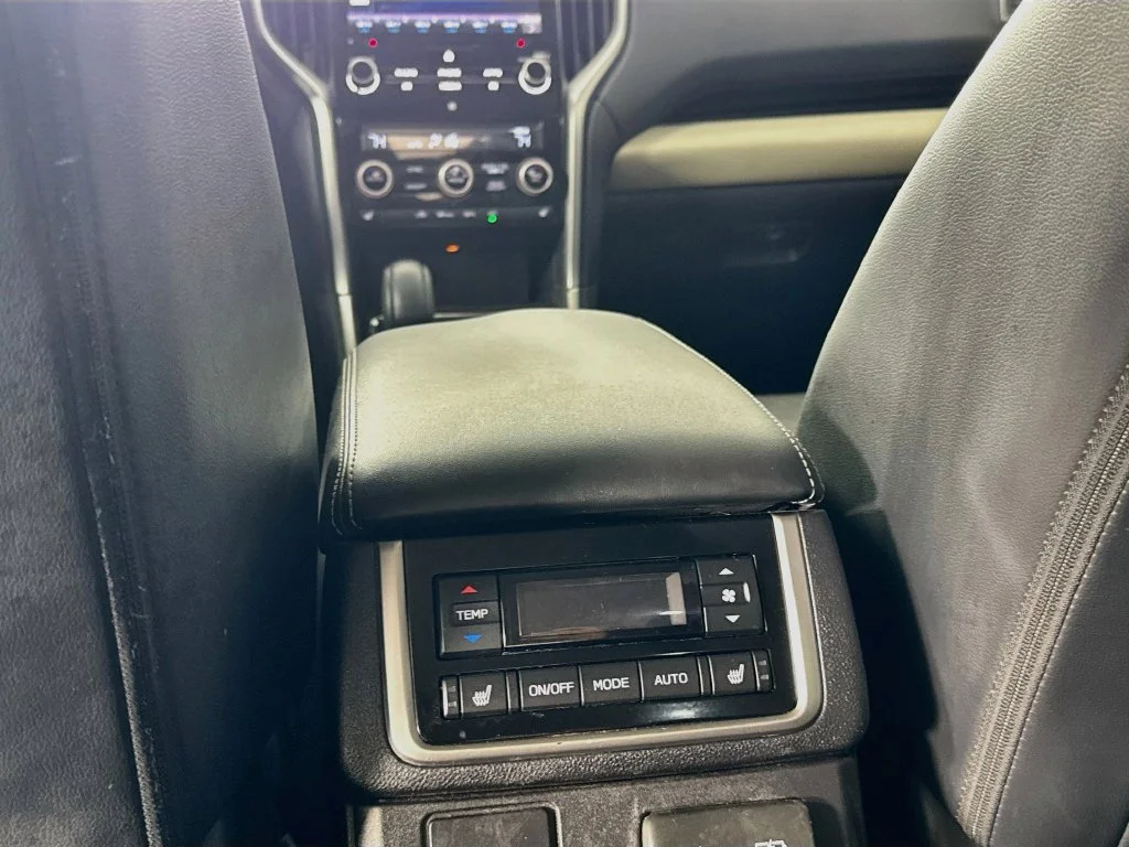 Used 2020 Ice Silver Metallic Subaru Limited image 30