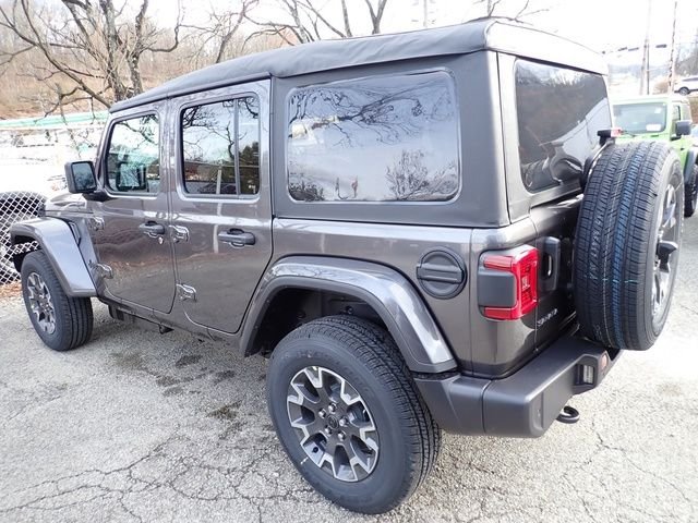 New 2026 Granite Crystal Metallic Clear-Coat Exterior Paint Jeep Sahara image 3