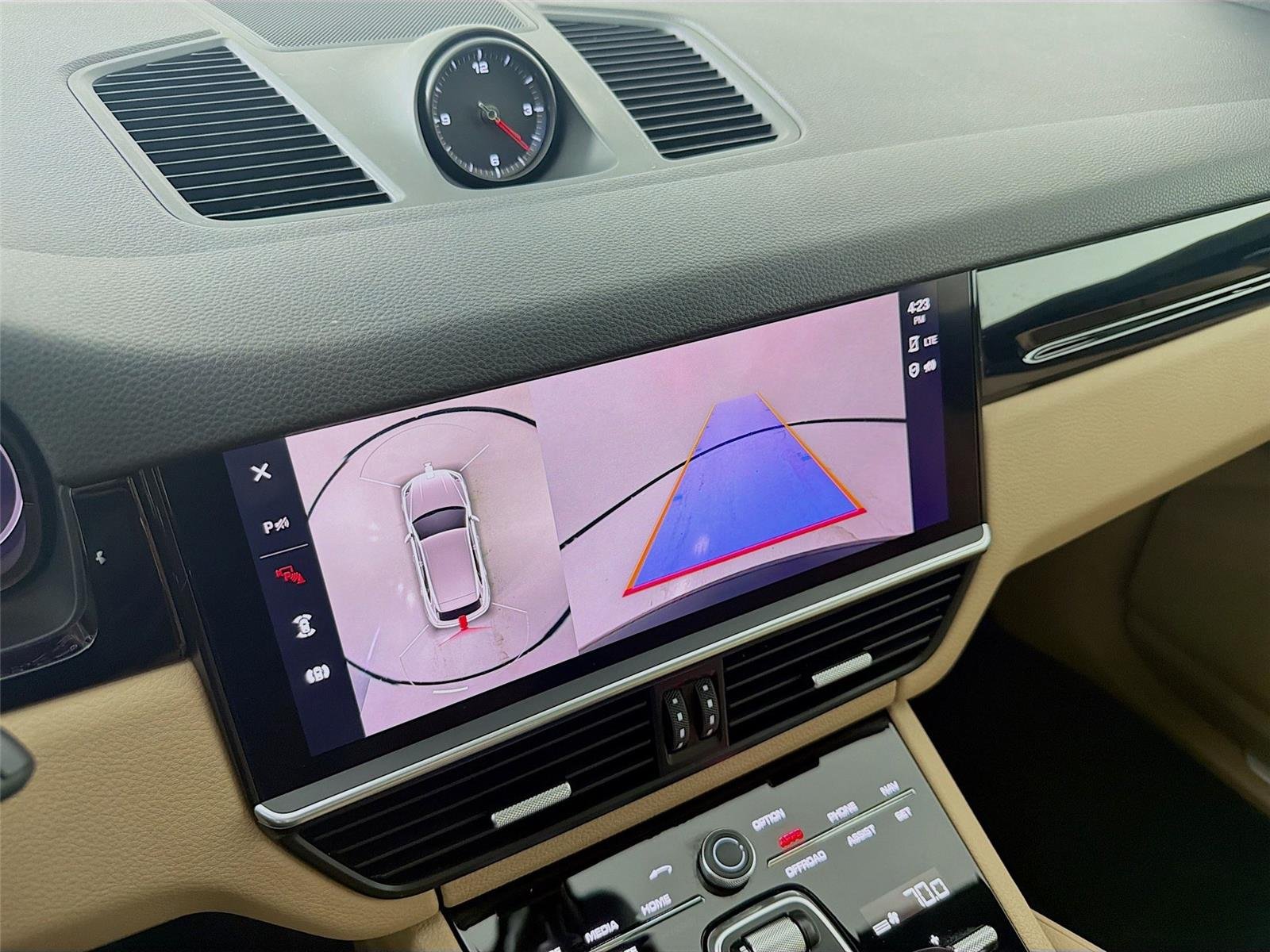 Used 2023  Porsche  image 17