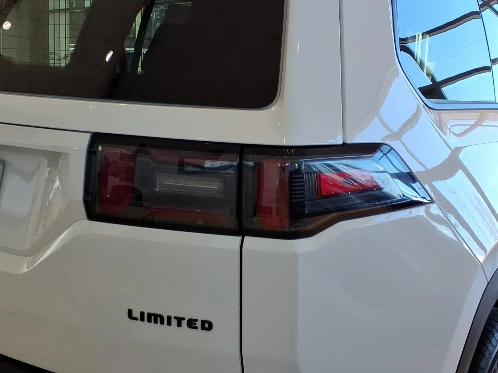 New 2026 Bright White Clear-Coat Exterior Paint Jeep Limited image 15