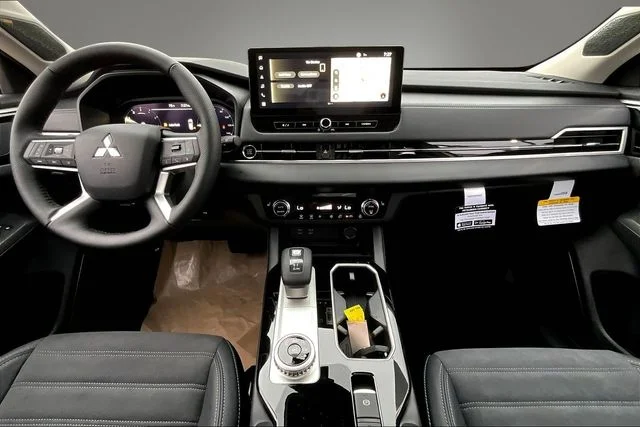 New 2026 White Mitsubishi SE image 5