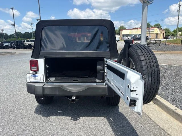 Used 2014 White Jeep Unlimited Sahara image 25