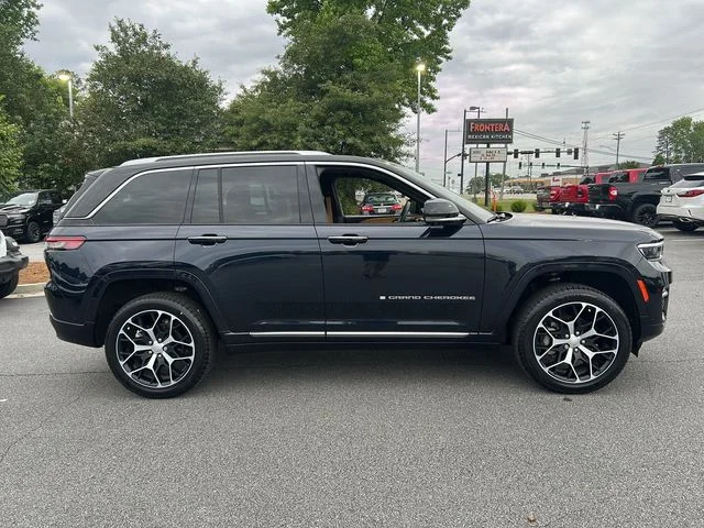 Used 2023 Black Jeep Summit Reserve image 10