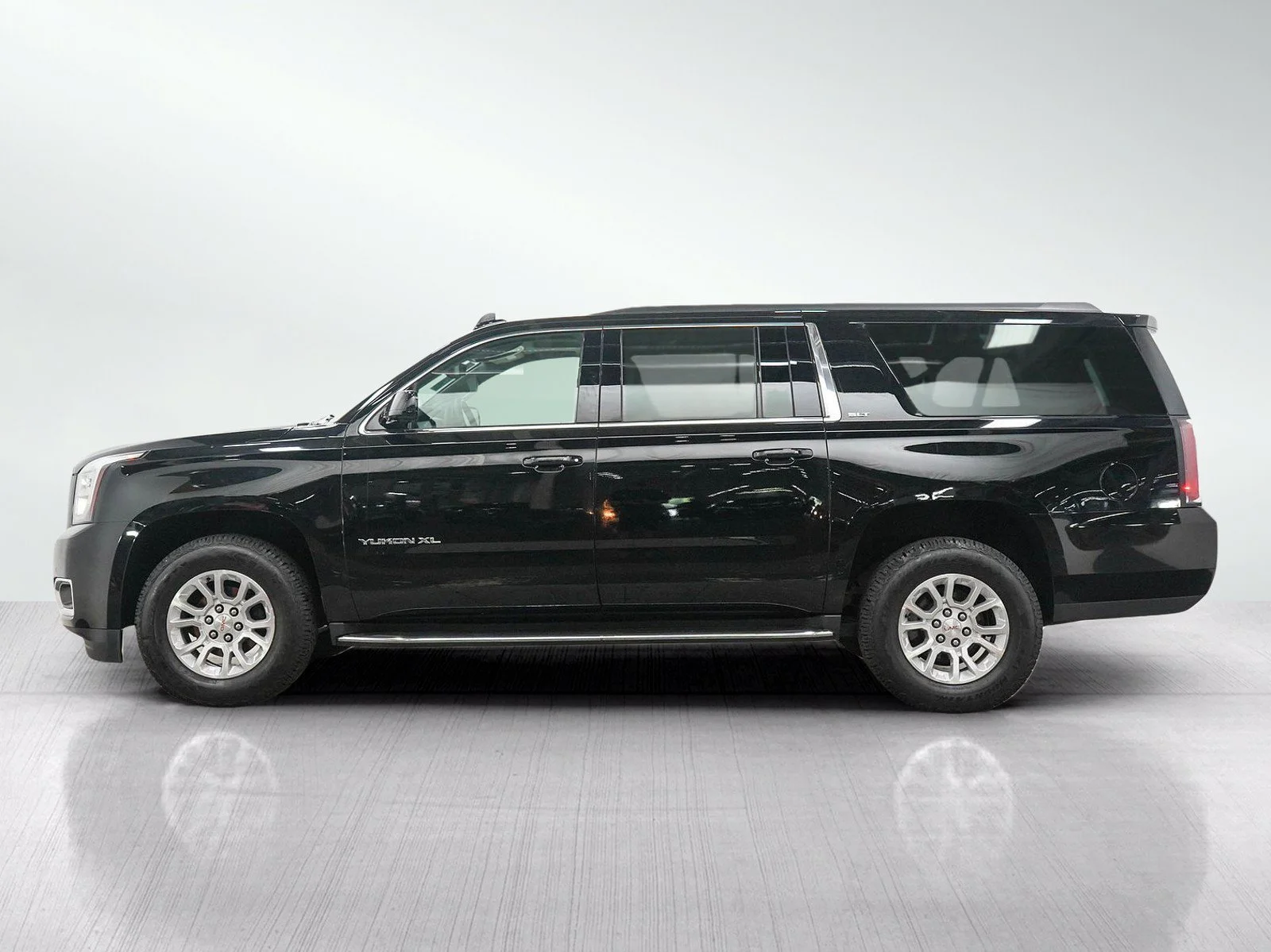 Used 2020 GMC Yukon XL SLT with VIN 1GKS2GKC2LR164020 for sale in Burnsville, Minnesota