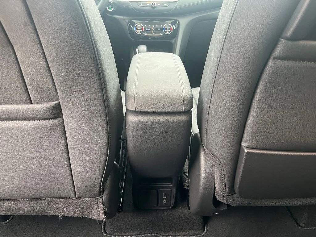 Used 2023 Sapphire Buick Essence image 30