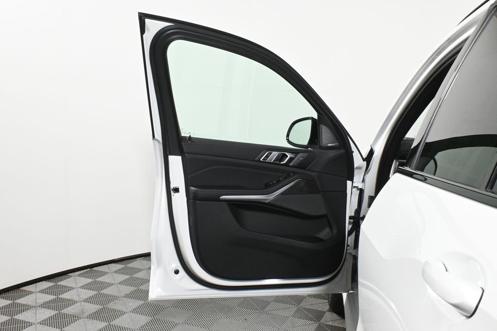 Used 2026 White BMW xDrive40i image 29