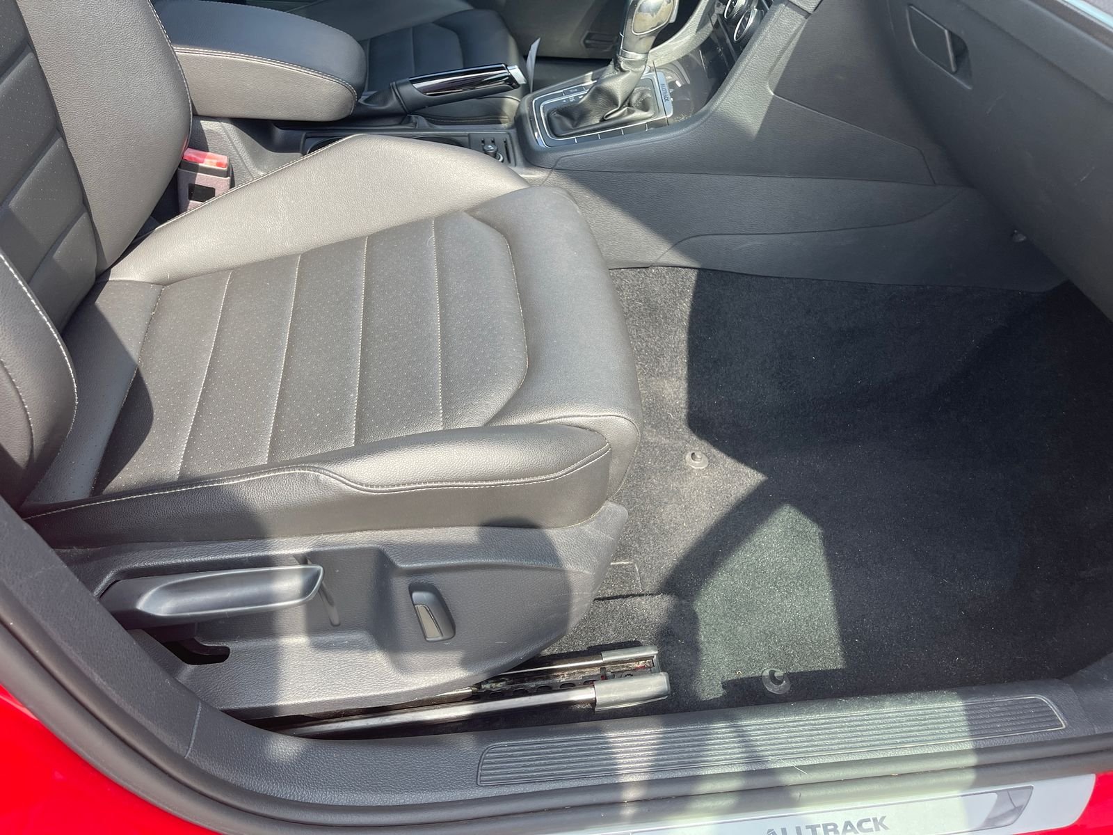 Used 2017 Red Volkswagen TSI SEL image 17