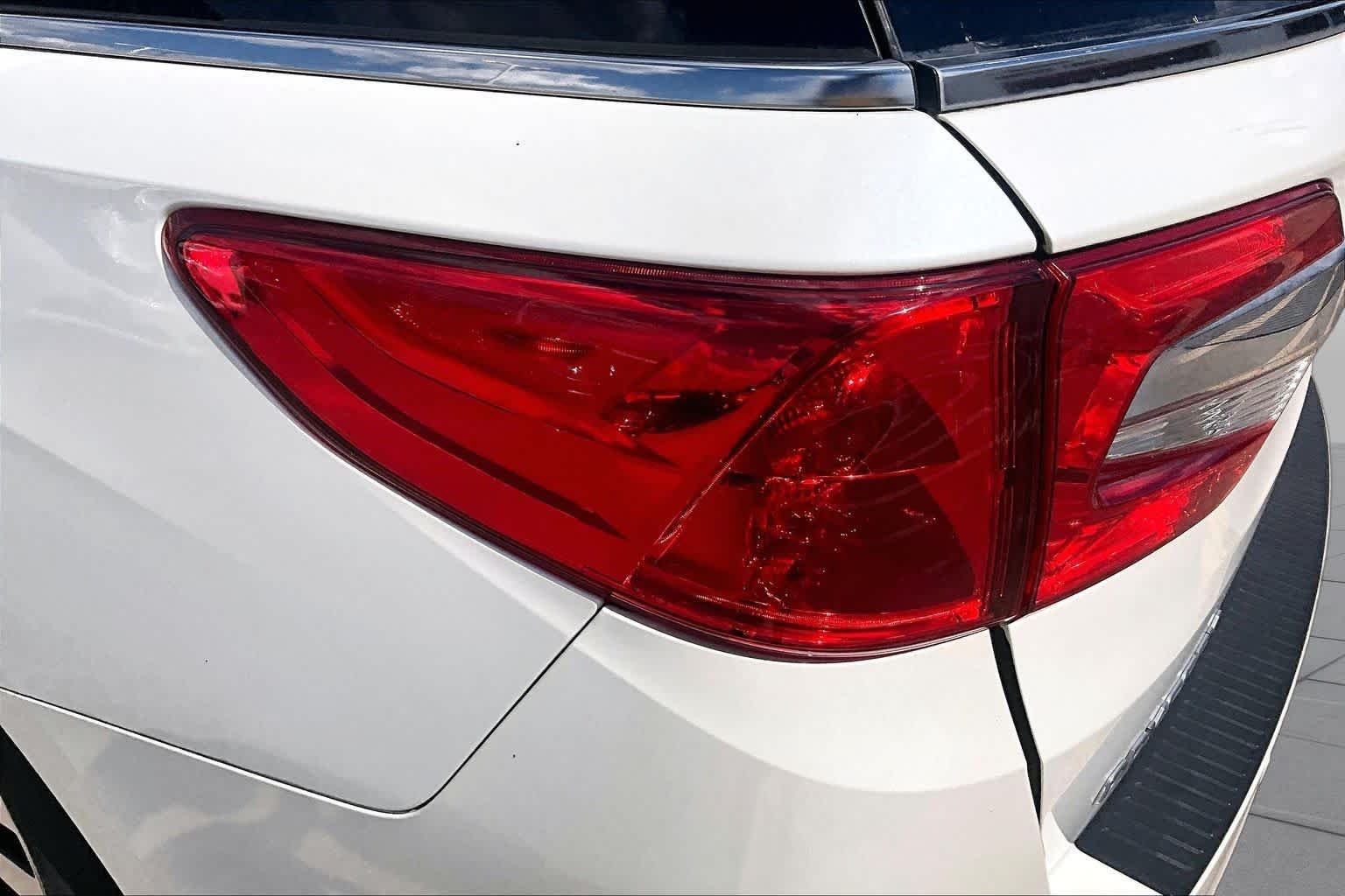 Used 2019 White Diamond Pearl Honda Elite image 29
