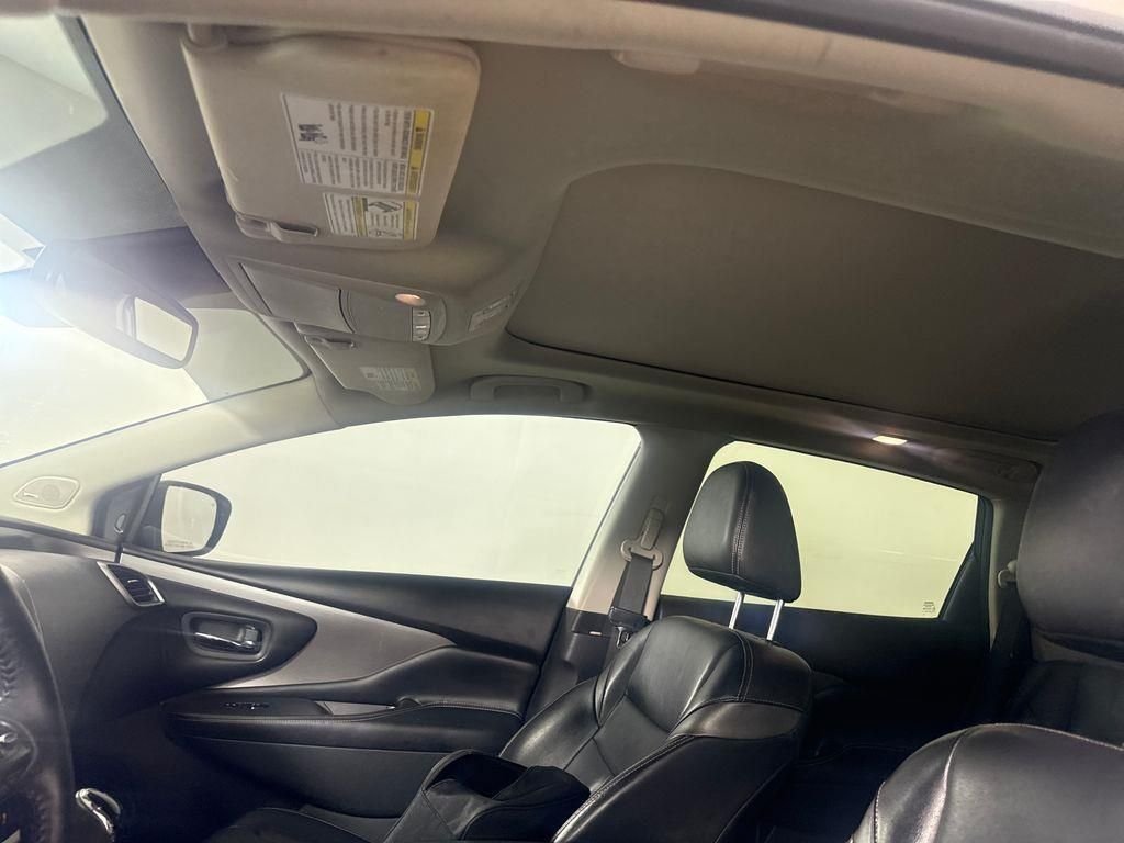 Used 2020 White Nissan SL image 23