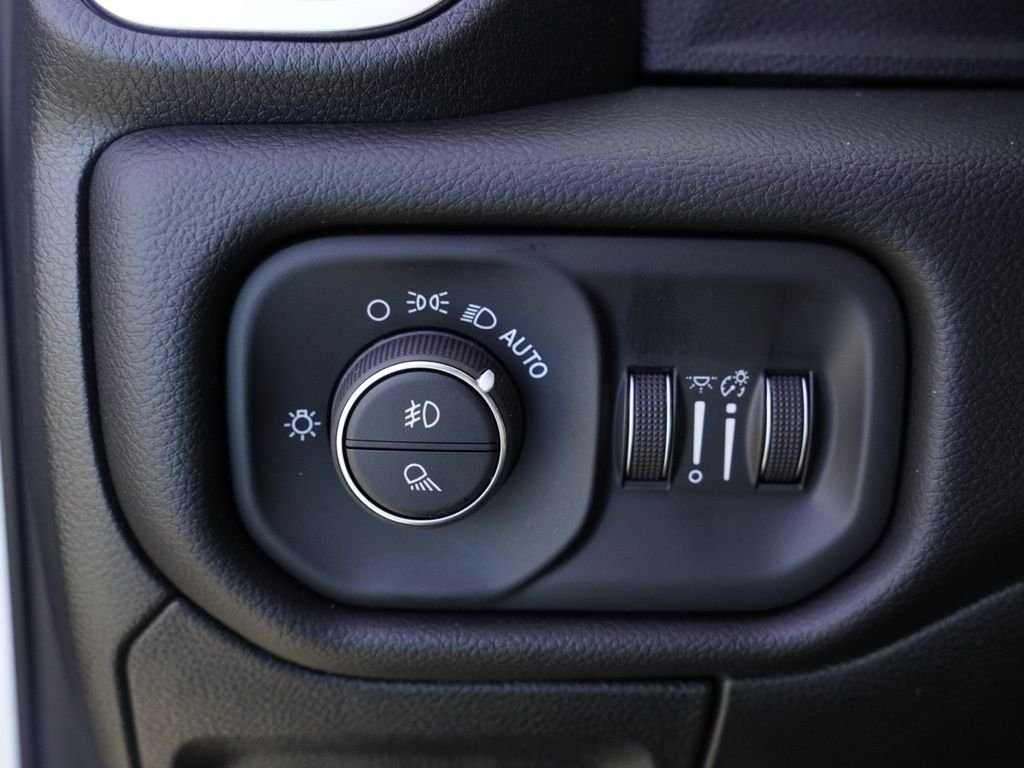 New 2026 Bright White Clear-Coat Exterior Paint RAM Big Horn/Lone Star image 12