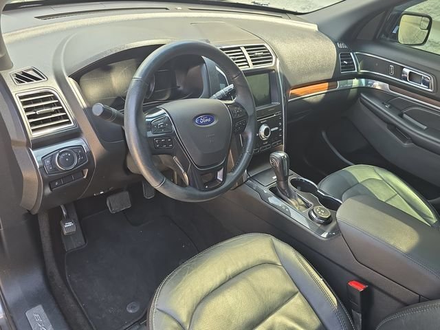 Used 2018 Gray Ford Limited image 16