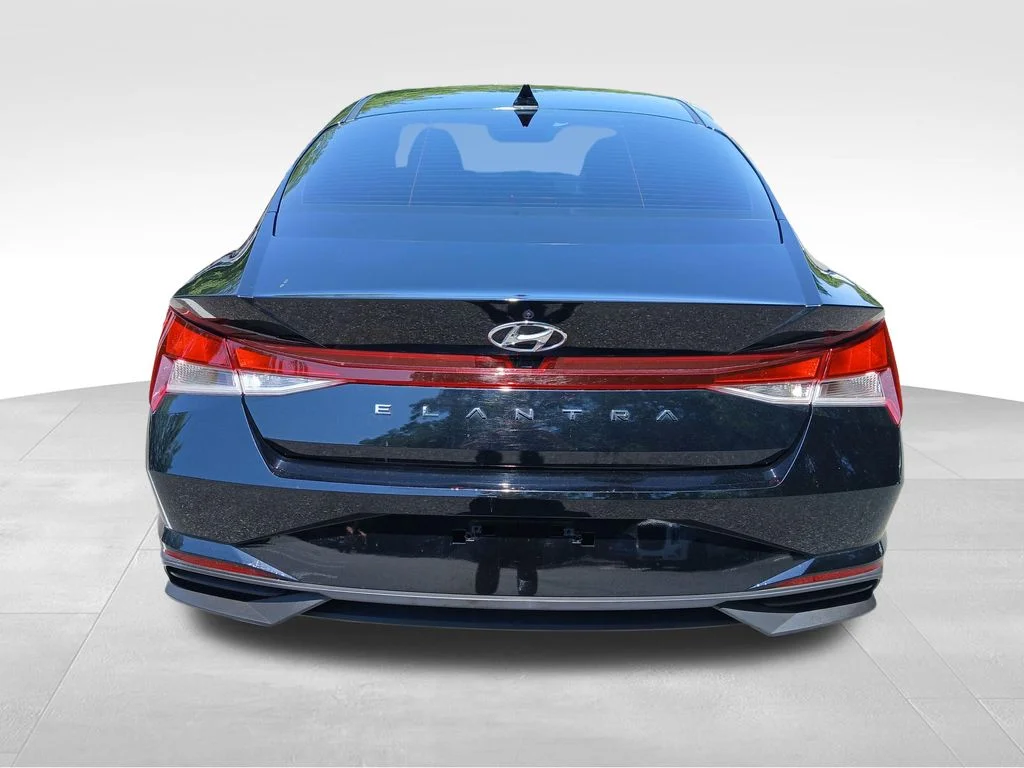 Used 2023 Black Hyundai SEL image 10