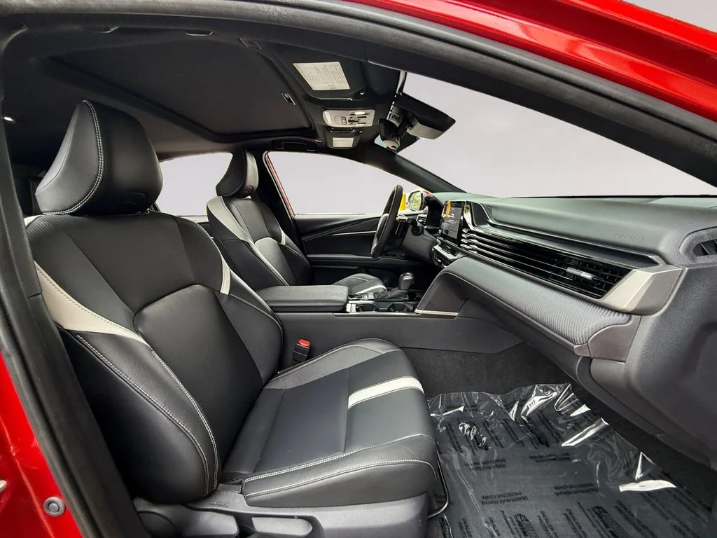 2025 Toyota Camry SE - Photo 17