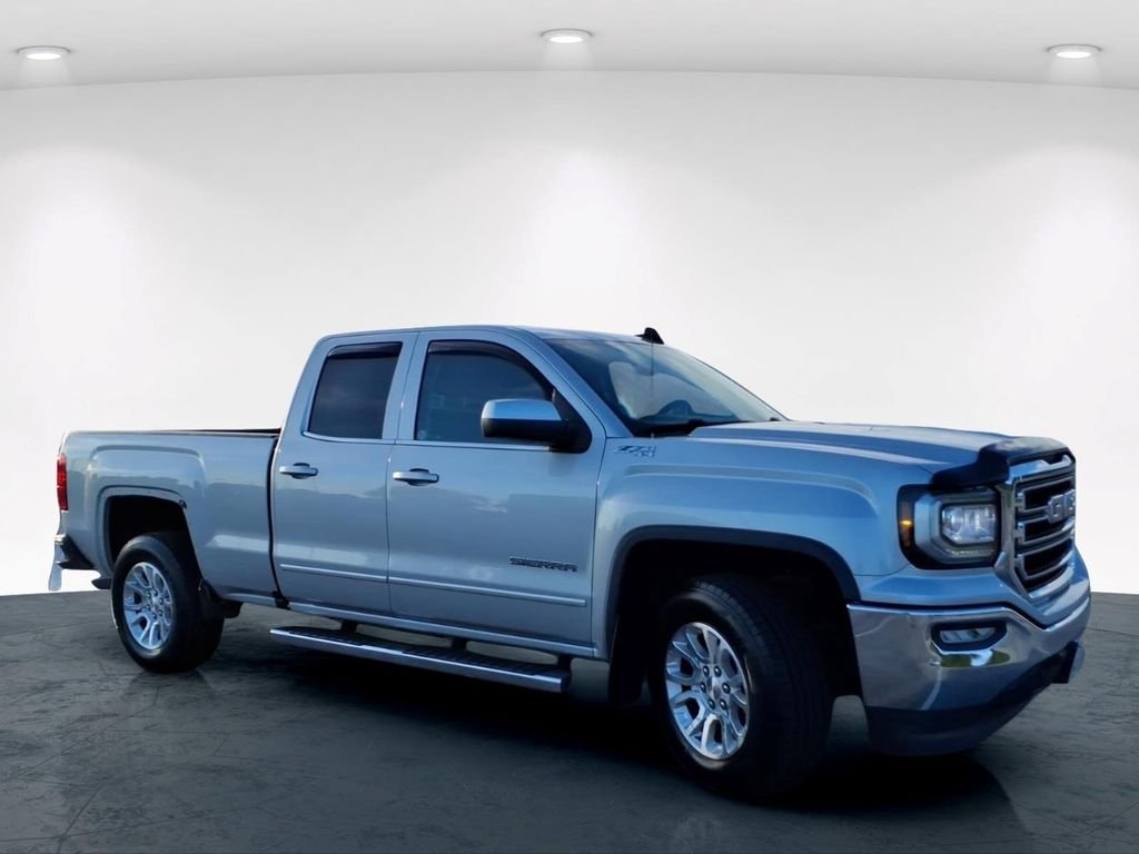 Used 2017 Silver GMC SLE image 4