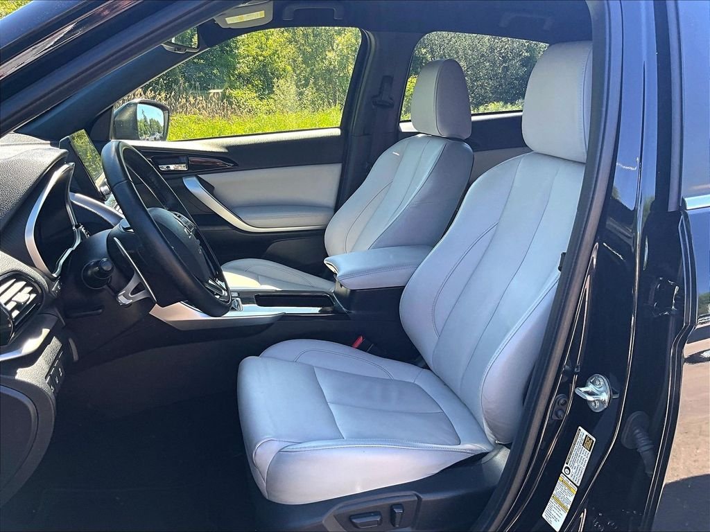Used 2024 Black Mitsubishi SEL image 9