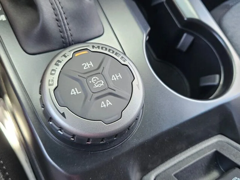 2025 Ford Bronco 4-Door Base - Photo 24