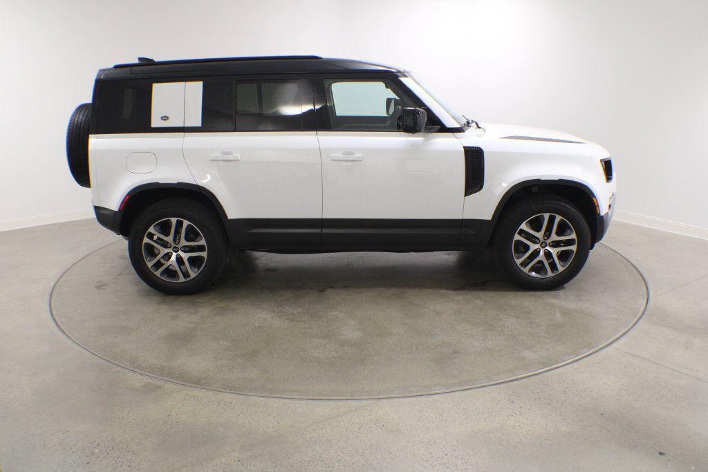 Certified Used 2023 Fuji White Land Rover S image 7