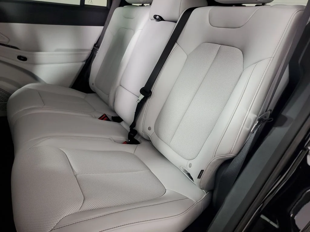 New 2026 Diamond Black Crystal Pearl-Coat Exterior Paint Jeep Limited image 16
