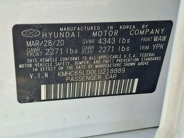 Used 2020 White Hyundai SE image 26