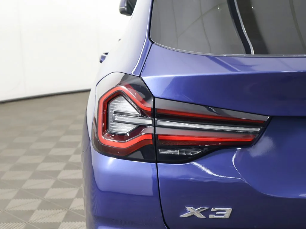 Used 2022 Phytonic Blue Metallic BMW xDrive30i image 17
