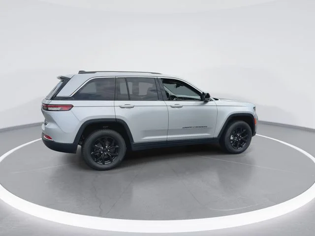 Used 2022 Silver Jeep Limited image 9