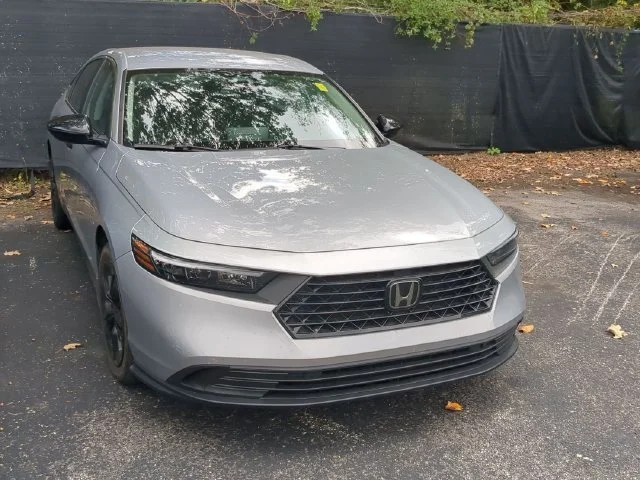 Used 2025 Solar Silver Metallic Honda LX image 3