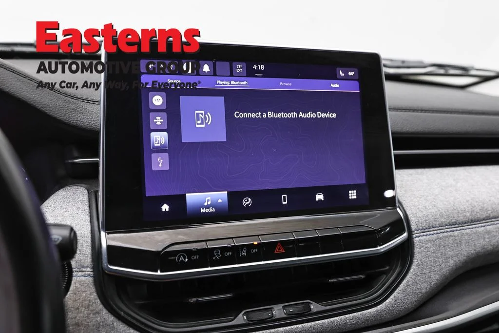 Used 2022 White Jeep Latitude image 19