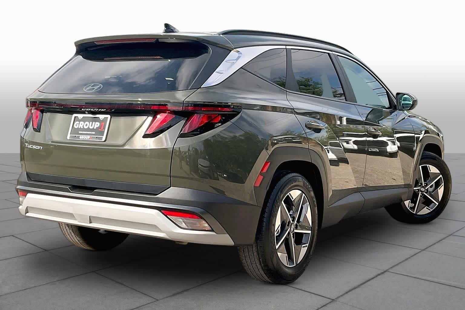 Used 2025 Rockwood Green Hyundai SEL image 13
