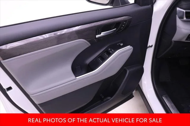 Certified Used 2026 PLATINUM WHITE PEARL MC. Toyota  image 9