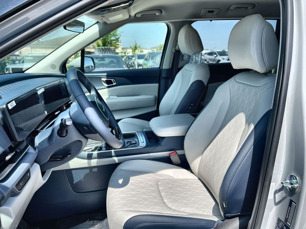 New 2026 White Kia EX image 11