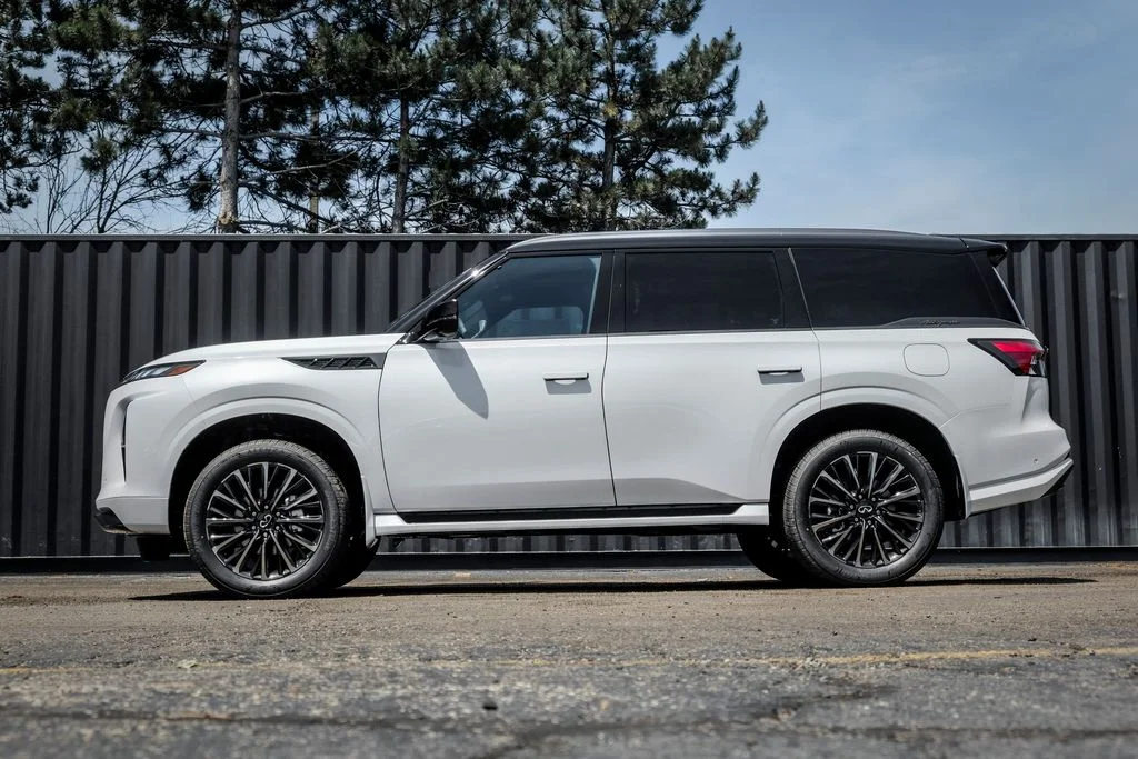 New 2026 2T RADIANT WHIT INFINITI Autograph 4WD image 3