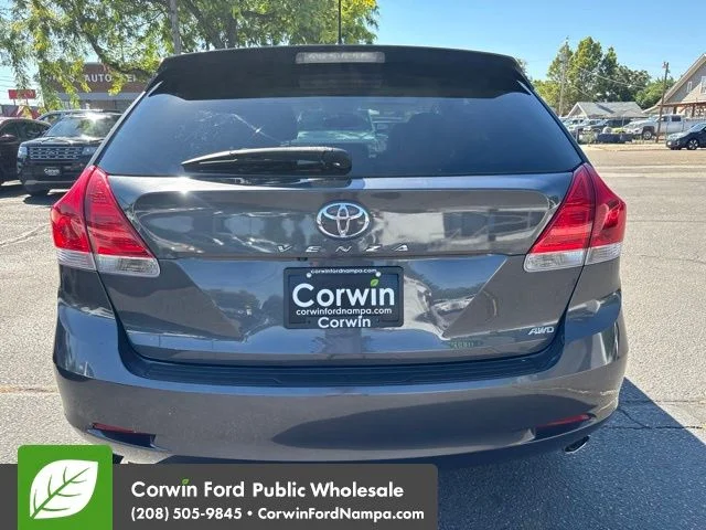 Used 2010 Magnetic Gray Metallic Toyota  image 6