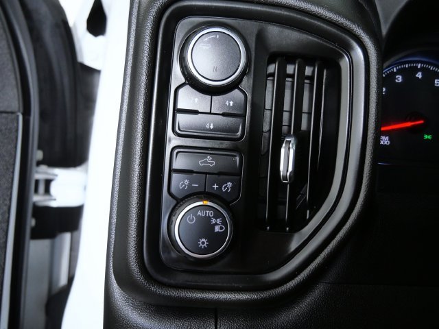 Used 2022 White Chevrolet Custom image 27