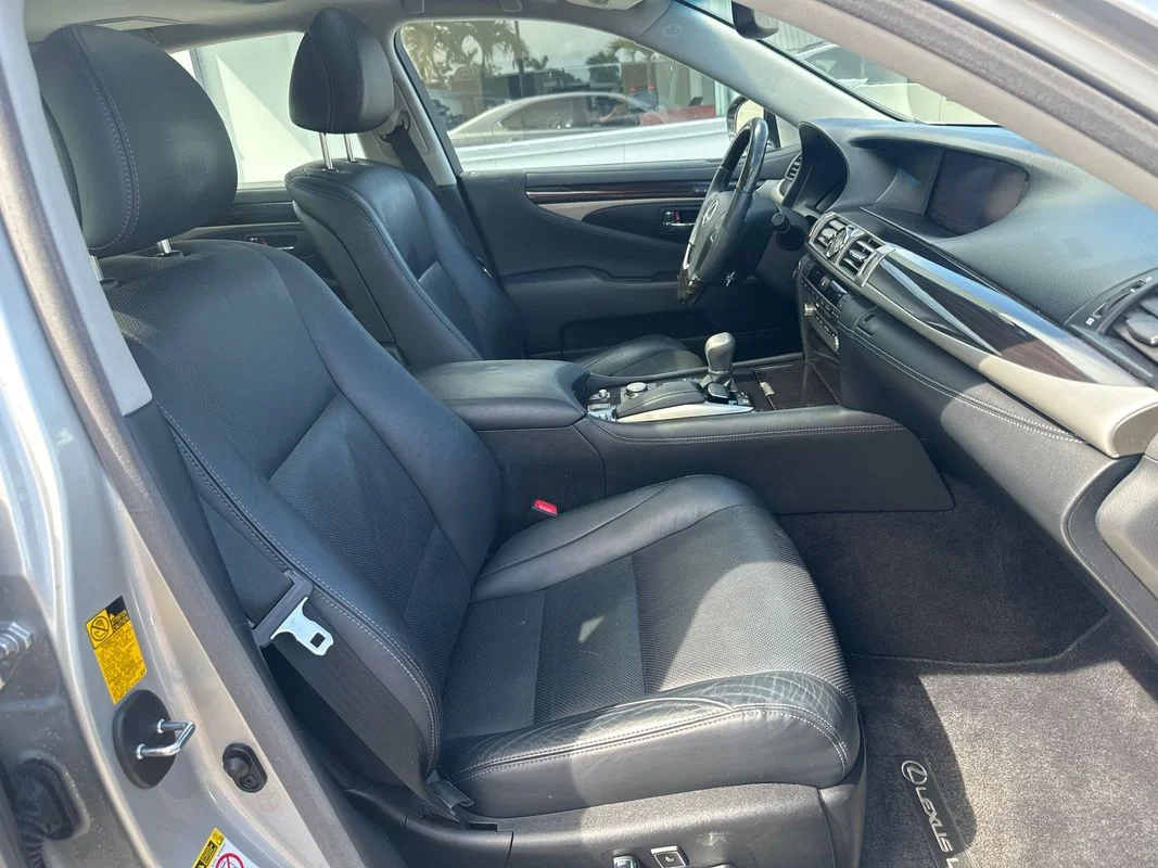 Used 2014  Lexus  image 31