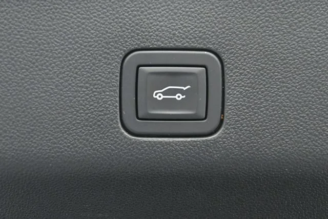 Used 2024 Summit White Chevrolet Z71 image 24