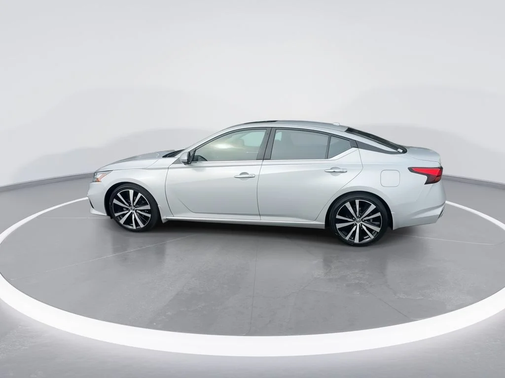 Used 2020 Silver Nissan 2.0 Platinum image 6