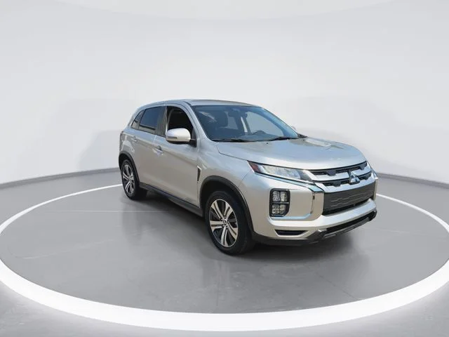 Used 2025 Gray Mitsubishi 2.0 SE image 2