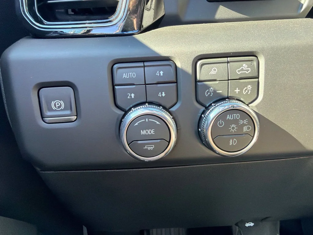 New 2026 Summit White GMC AT4 image 25