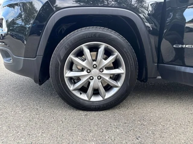 Used 2018 Diamond Black Crystal Pearlcoat Jeep Limited image 28