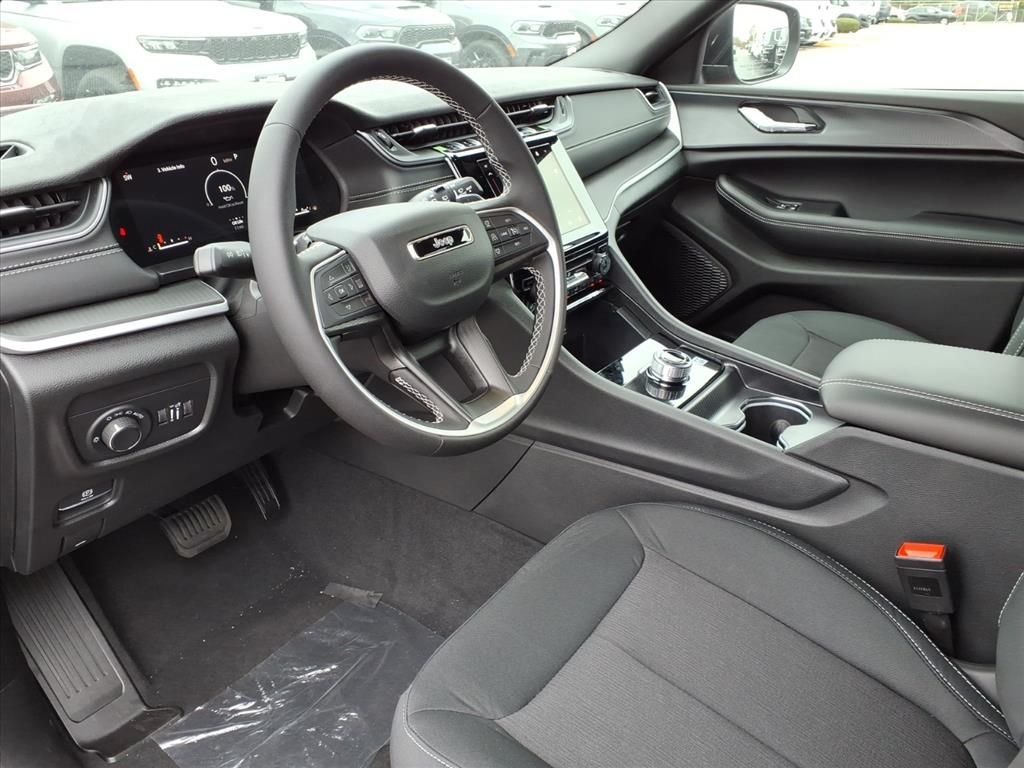 Used 2025 Red Jeep Laredo image 7