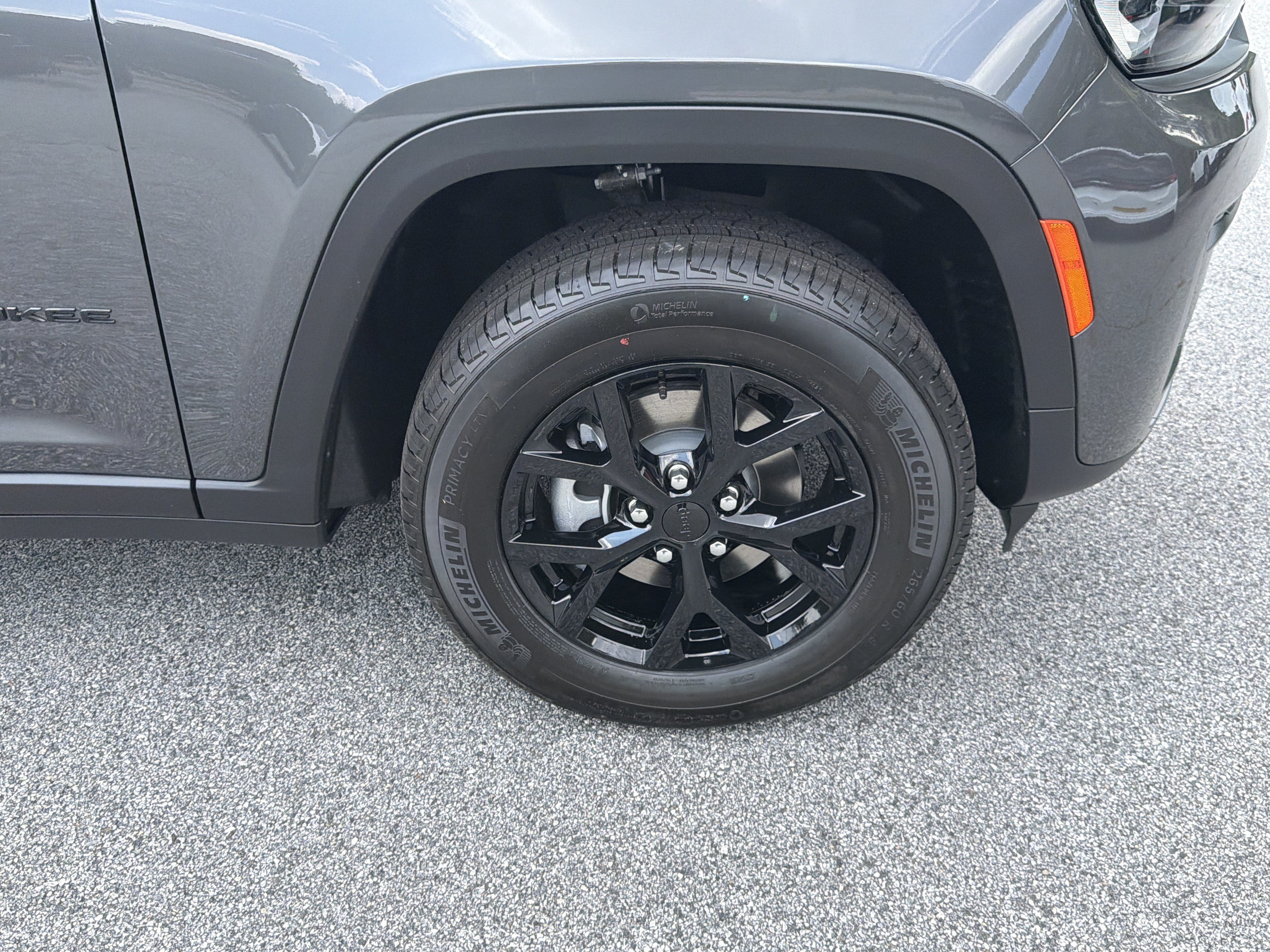 New 2026 Baltic Gray Metallic Clear-Coat Exterior Paint Jeep Altitude image 14