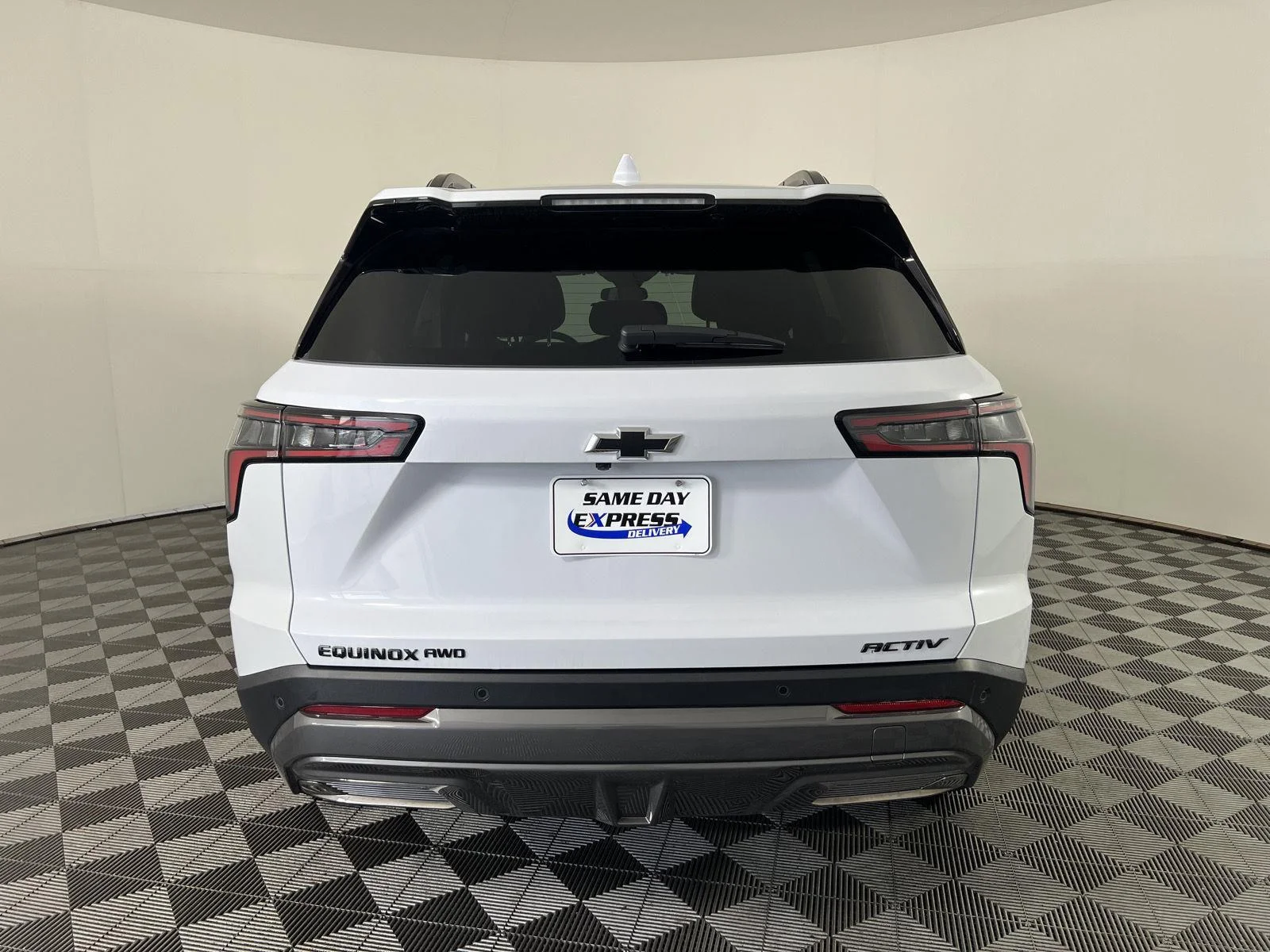 Used 2026 Polar White Tricoat Chevrolet AWD ACTIV image 26