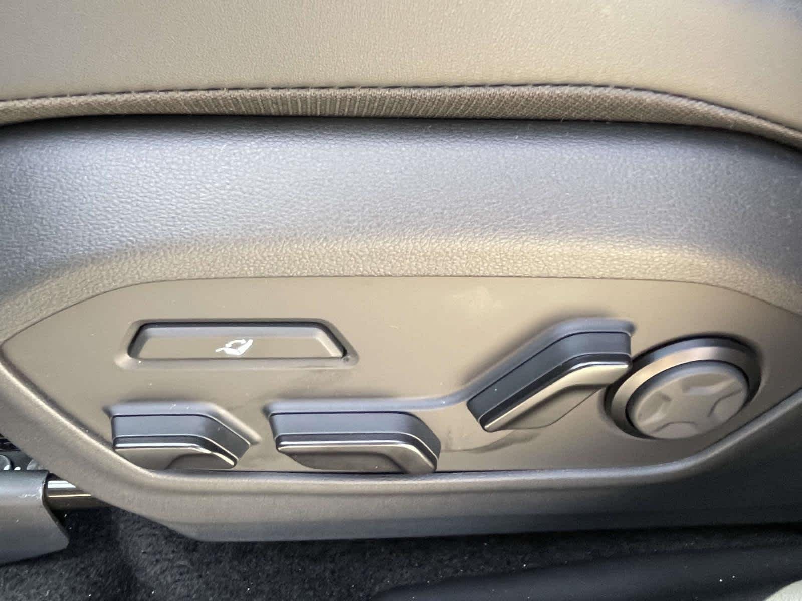 New 2026 Shimmering Silver Hyundai Calligraphy image 16