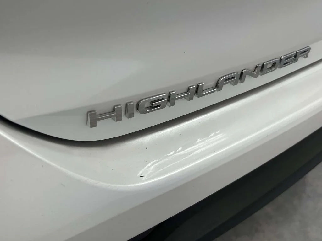 Used 2025 Beige Toyota LE image 9