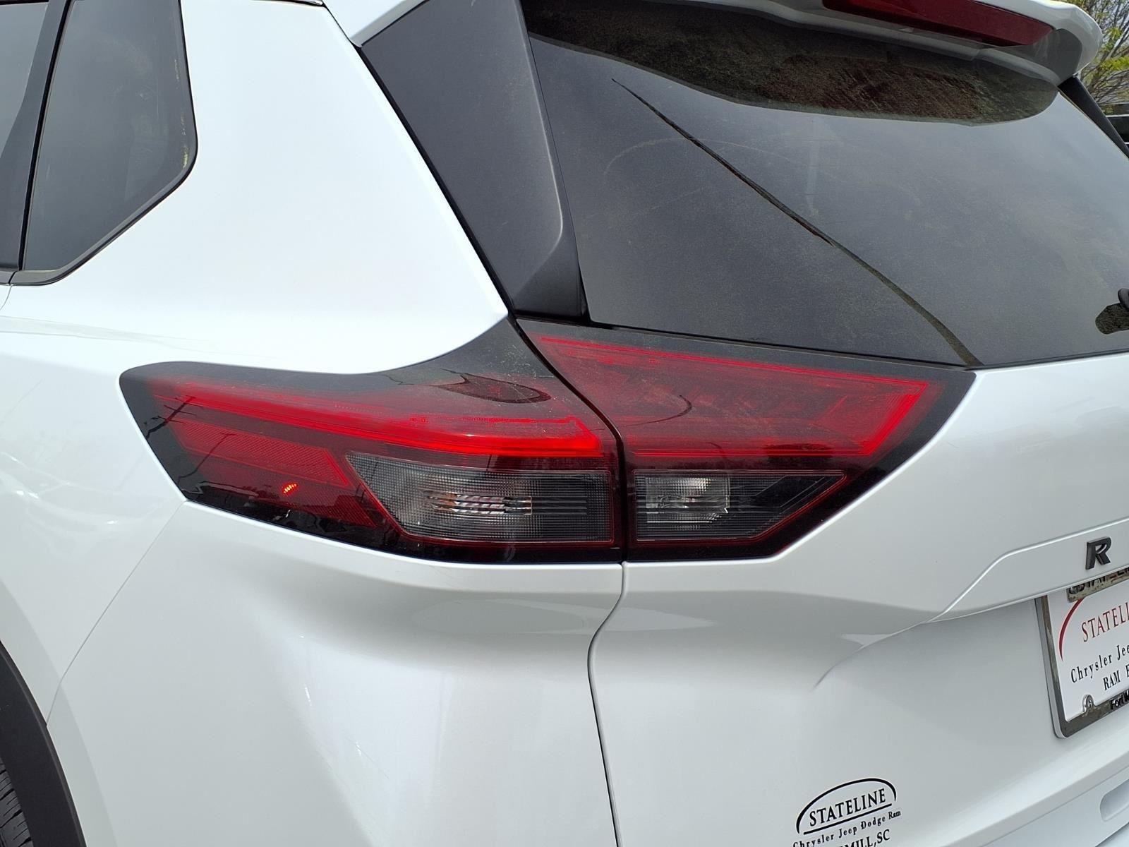 Used 2024 Everest White Pearl Nissan SV image 16